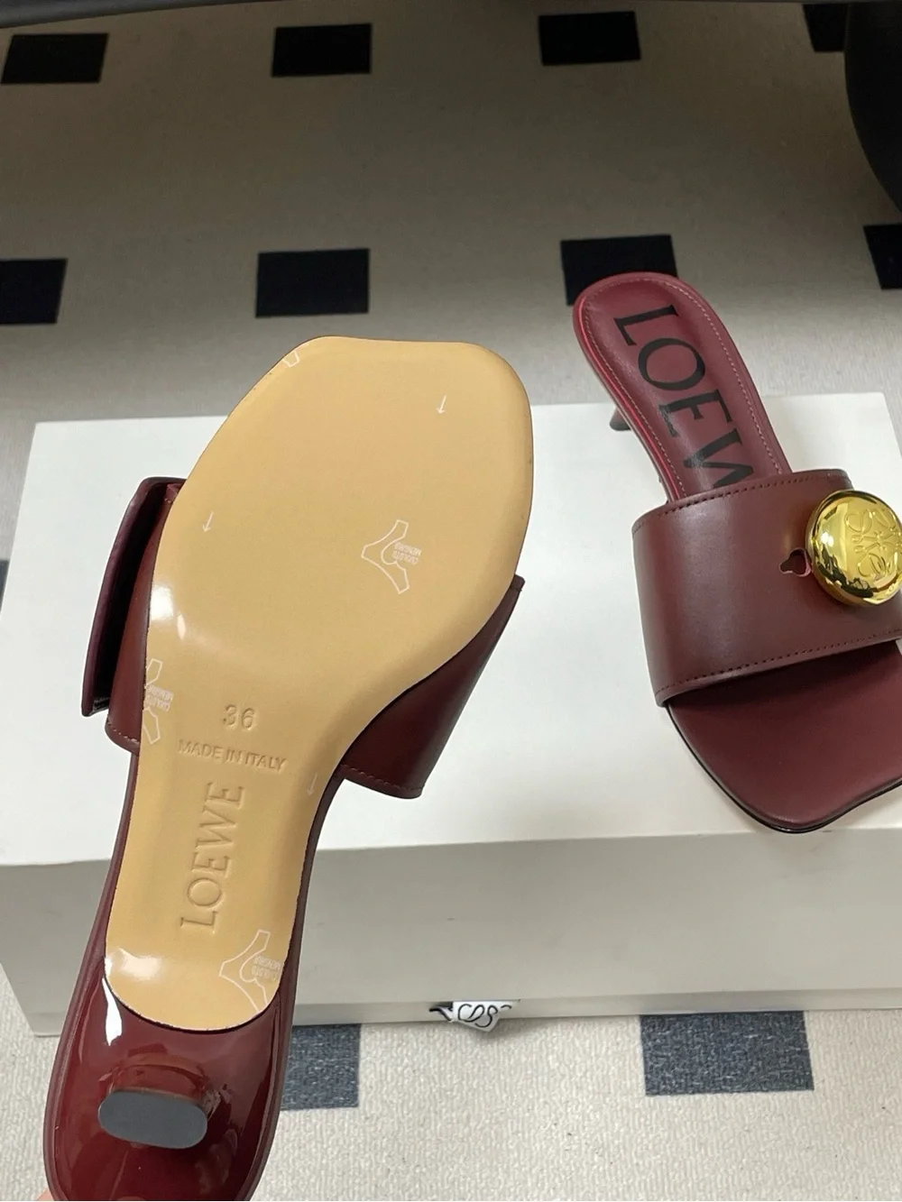 LOEWE Pebble Burgundy Leather Kitten Heel Mules Sandals Gold Anagram Hardware - Picture 7 of 8